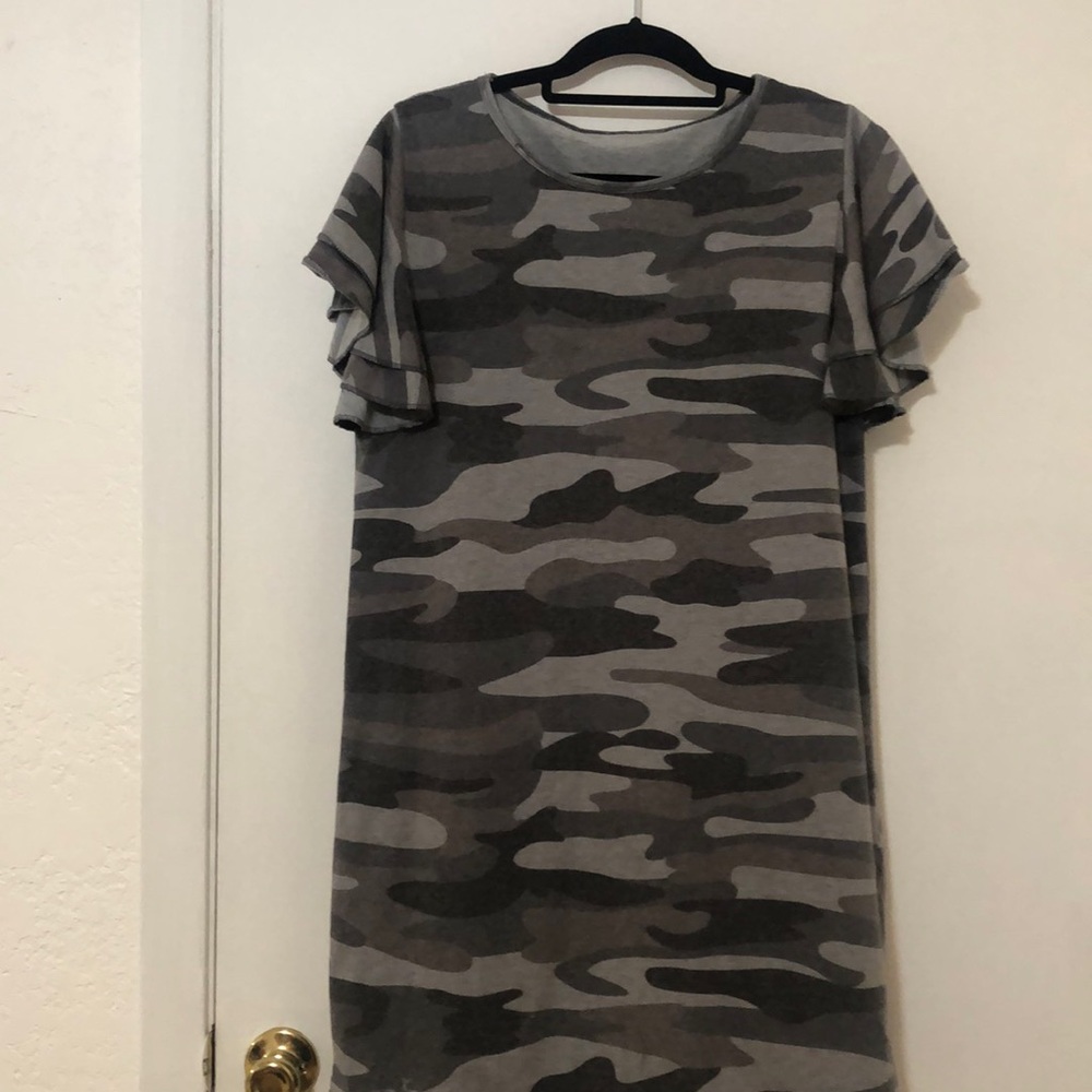 Cute camo dress with double ruffle sleeve. Size is medium.